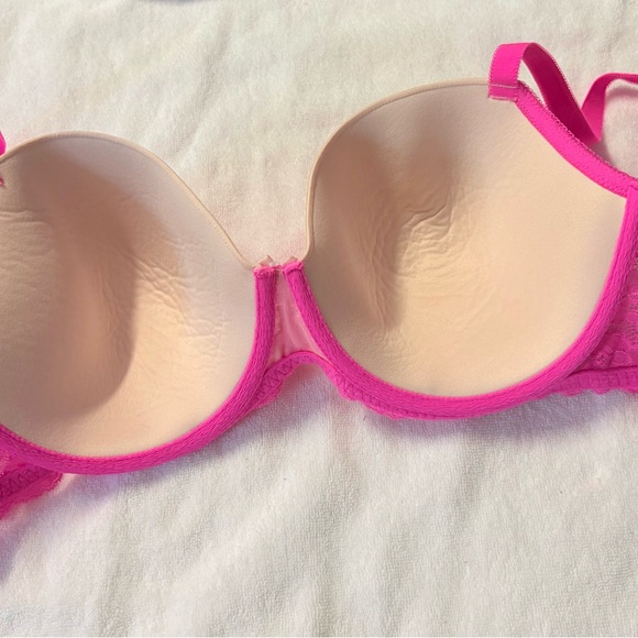 Victoria's Secret Vibrant Pink Lace Bra - Picture 3 of 4